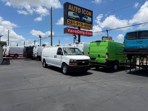 Used 2020 Chevrolet Express 3500 Extended w/ Driver Convenience Package RWD image 27