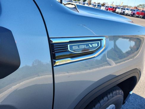 New 2026 GMC Sierra 1500 SLE image 7