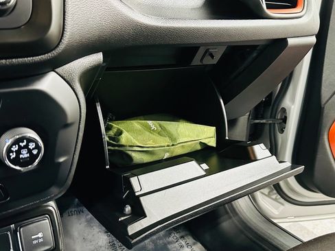 Used 2020 Jeep Renegade Sport image 16