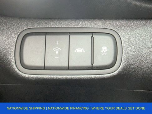 Used 2022 Hyundai Venue SE image 34