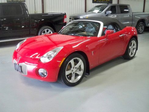 Used 2006 Pontiac Solstice Convertible w/ Premium Package image 1
