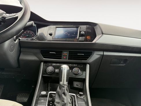 Used 2019 Volkswagen Jetta R-Line FWD image 16