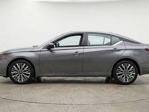 Used 2025 Nissan Altima 2.5 SV FWD image 5