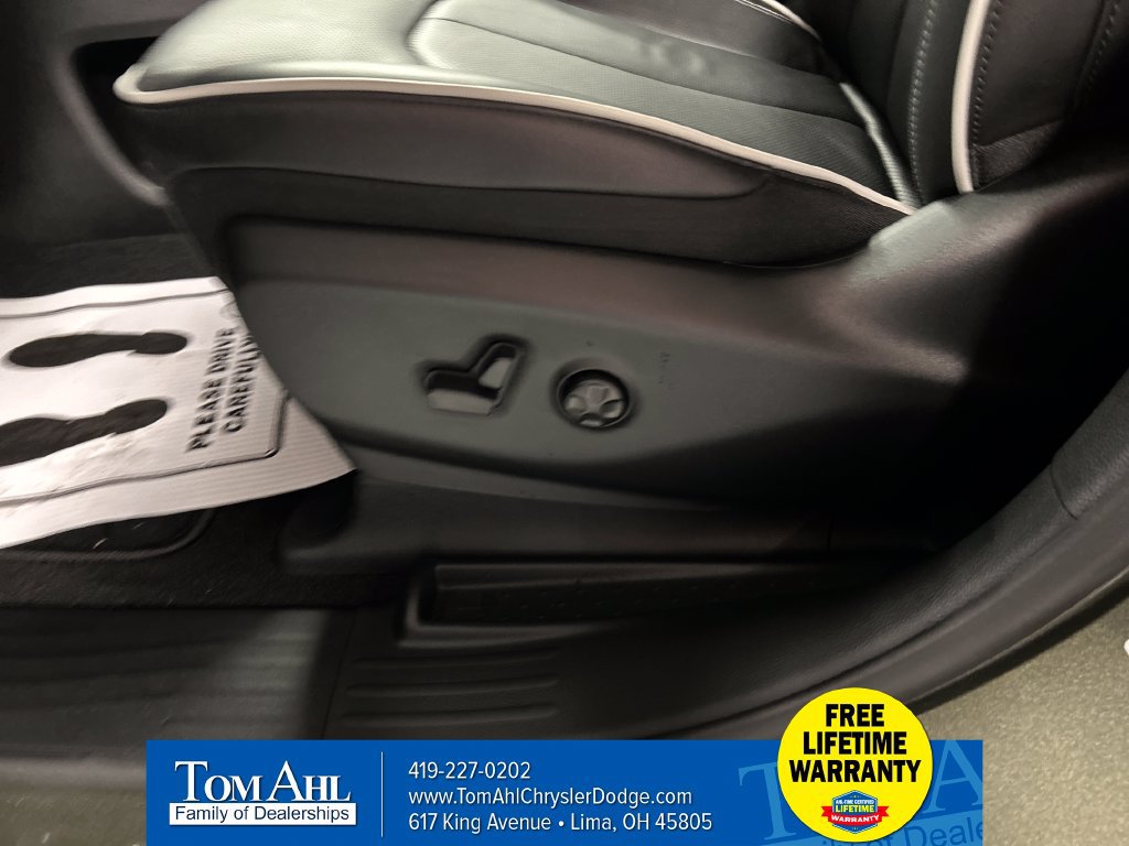 New 2027 Chrysler Pacifica Limited FWD image 11