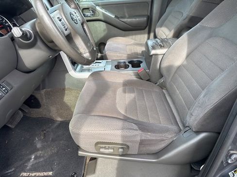 Used 2011 Nissan Pathfinder SV image 16
