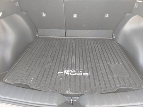 Used 2024 Toyota Corolla Cross XLE image 24