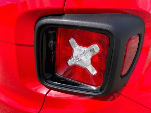 Used 2017 Jeep Renegade Altitude FWD image 30
