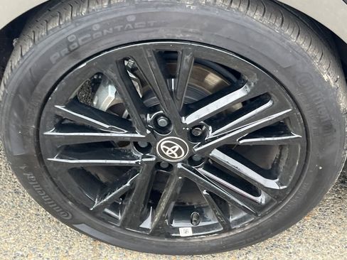 Used 2025 Toyota Camry SE FWD image 17