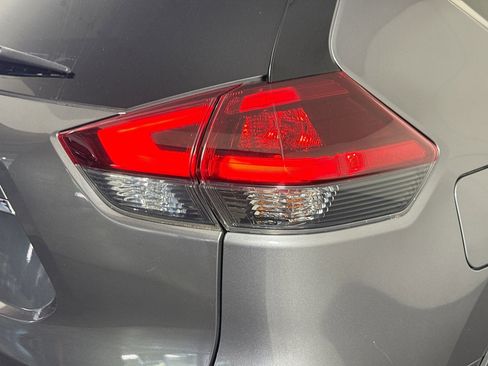 Used 2019 Nissan Rogue SV w/ Premium Package FWD image 34