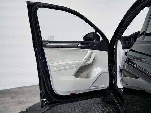 Used 2023 Volkswagen Tiguan SE R-Line AWD/4WD image 10