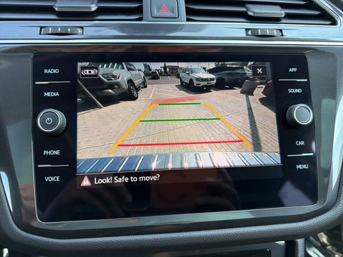 Certified 2023 Volkswagen Tiguan SE w/ Panoramic Sunroof Package AWD/4WD image 22