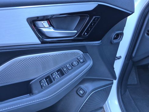 Used 2023 Acura MDX SH-AWD w/ Technology Package image 10