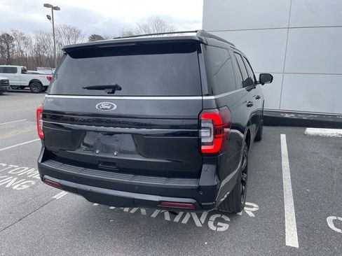 Used 2023 Ford Expedition Limited image 3