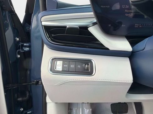 New 2026 Buick Enclave Avenir FWD image 30