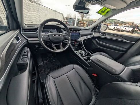 Used 2023 Jeep Grand Cherokee Limited w/ Luxury Tech Group II image 8