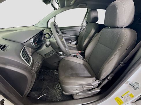 Used 2022 Chevrolet Trax LS w/ Tint and Cruise Package FWD image 19
