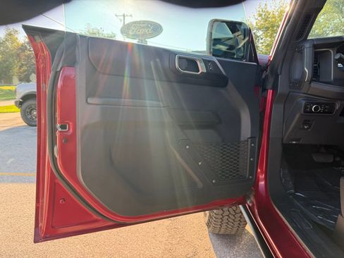 Used 2025 Ford Bronco Badlands AWD/4WD image 18