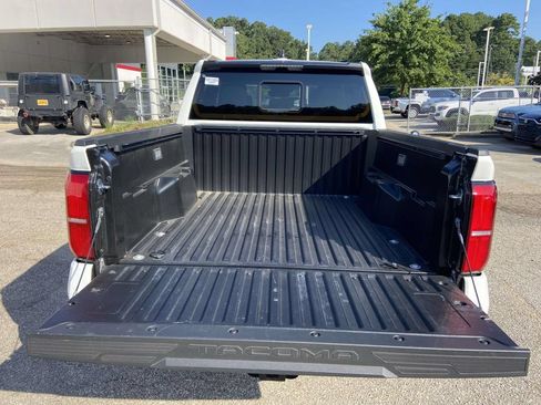 Used 2025 Toyota Tacoma SR5 AWD/4WD image 9