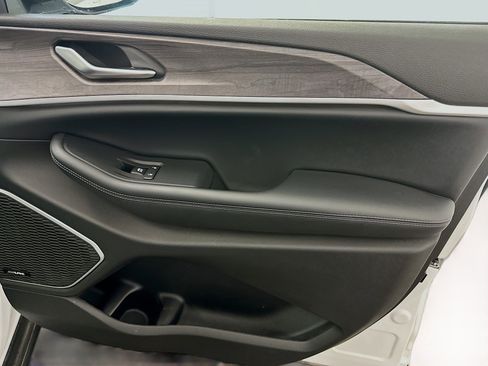 Used 2023 Jeep Grand Cherokee Limited image 35