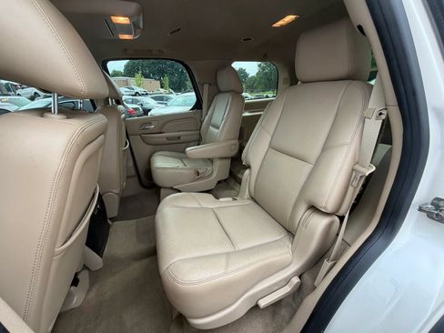 Used 2013 Cadillac Escalade Luxury AWD/4WD image 19