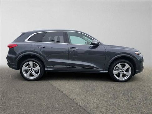 Certified 2025 Audi Q5 Premium Plus w/ Premium Plus AWD/4WD image 2