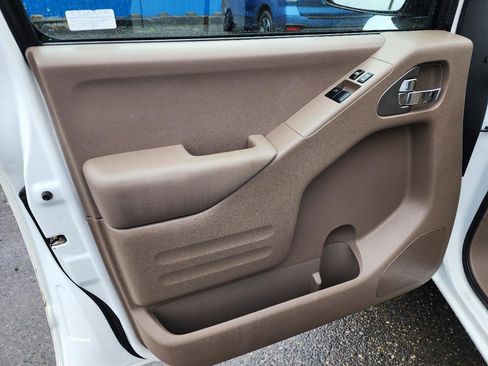 Used 2016 Nissan Frontier SV RWD image 11