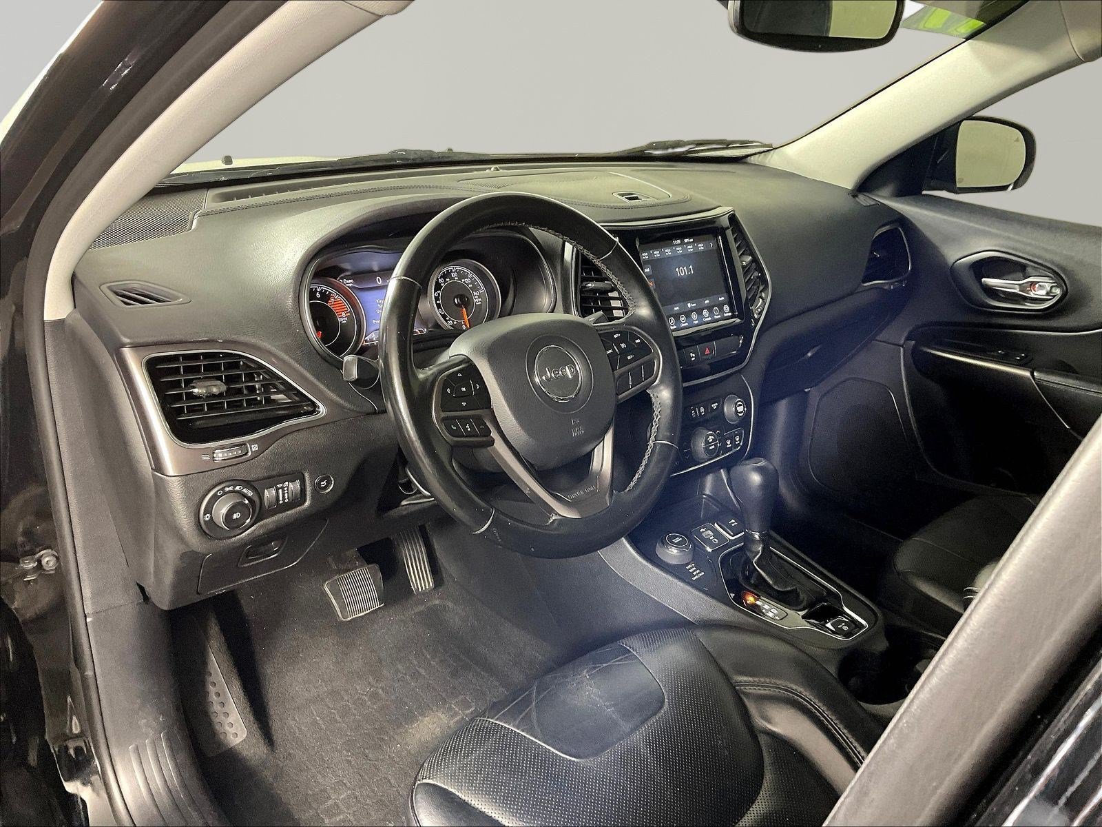 Used 2019 Jeep Cherokee Limited AWD/4WD image 17
