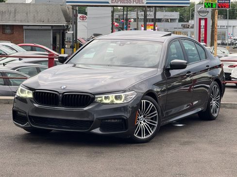 Used 2020 BMW 530i xDrive w/ M Sport Package AWD/4WD image 9