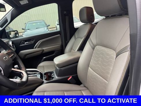 Used 2023 Chevrolet Colorado ZR2 w/ ZR2 Convenience Package III AWD/4WD image 8