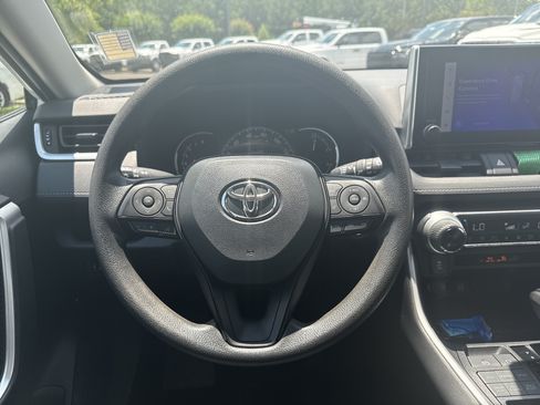 Used 2024 Toyota RAV4 XLE AWD/4WD image 24