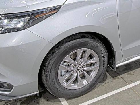 Used 2025 Toyota Sienna XLE image 11
