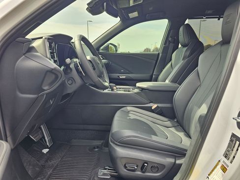 Used 2026 Lexus TX 500h AWD w/ Technology Package image 18