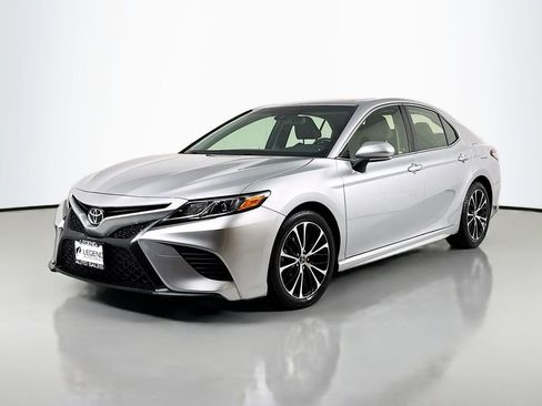 Used 2018 Toyota Camry SE w/ Moonroof Package image 1