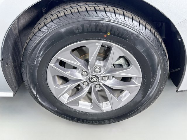 Certified 2024 Toyota Sienna XLE FWD image 34