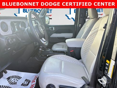 Used 2023 Jeep Gladiator Overland AWD/4WD image 11