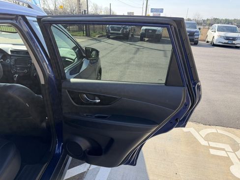 Used 2020 Nissan Rogue SL image 12