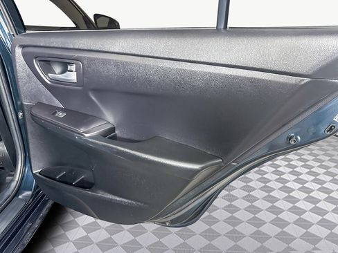 Used 2016 Toyota Camry SE image 27