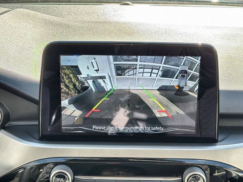 Used 2021 Ford Escape SE image 19