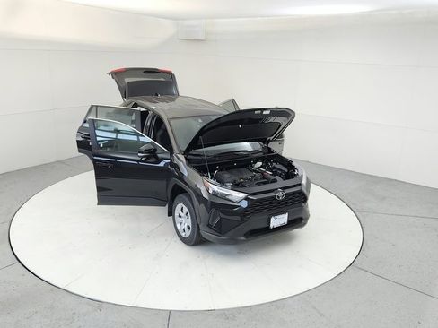 Used 2025 Toyota RAV4 LE AWD/4WD image 17