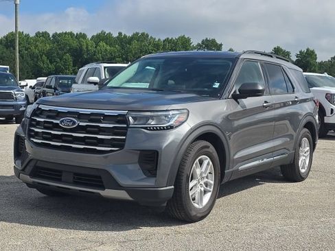 Used 2025 Ford Explorer Active RWD image 1