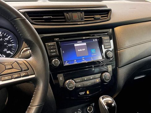 Used 2018 Nissan Rogue SV FWD image 7