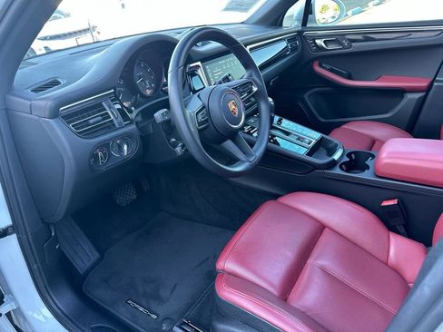 Used 2022 Porsche Macan AWD/4WD image 16