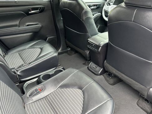 Used 2023 Toyota Highlander XSE AWD/4WD image 29