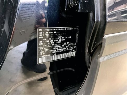 Used 2023 Volkswagen Tiguan SE w/ Panoramic Sunroof Package FWD image 35