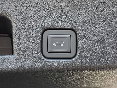 Used 2025 Chevrolet Traverse RS w/ LPO, Floor Liner Package image 32