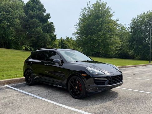 Used 2014 Porsche Cayenne GTS AWD/4WD image 3