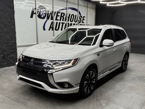 Used 2018 Mitsubishi Outlander GT AWD/4WD image 2