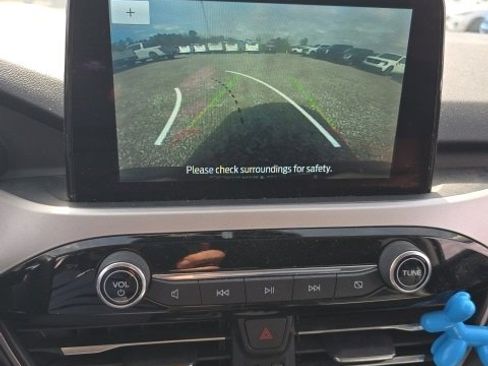 Used 2022 Ford Escape SE w/ SE Sport Appearance Package image 9