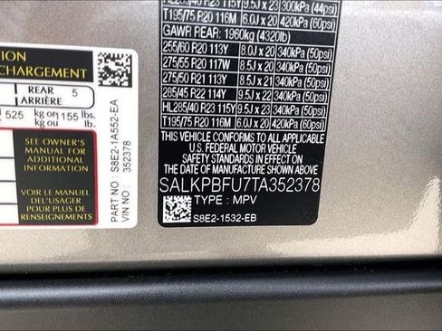 New 2026 Land Rover Range Rover Long Wheelbase SE image 8