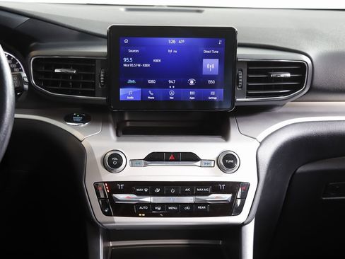 Used 2021 Ford Explorer XLT image 15